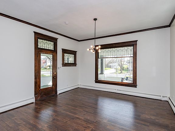 3rd image of 506 S Main St