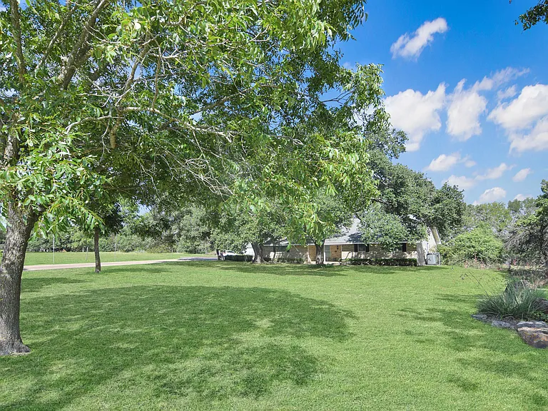 10920 Hartrick Bluff Rd — Photo 18