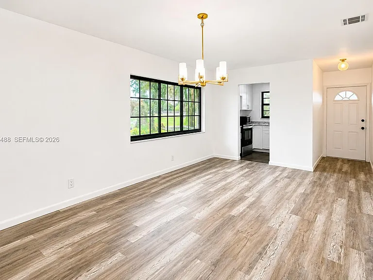 2401 NW 52nd St — Photo 8