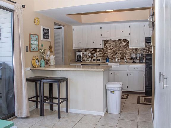2nd image of 2555 Oakwood Dr
