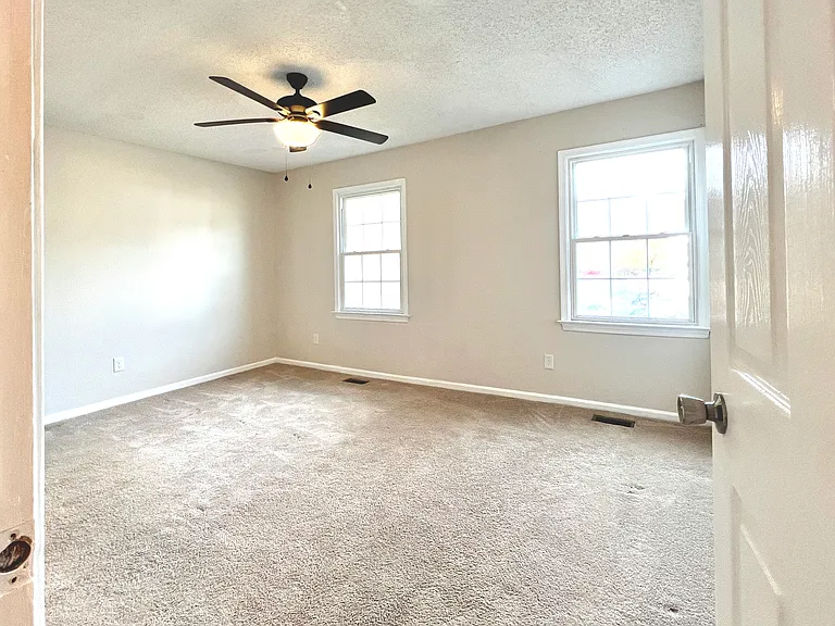 5559 Campus Dr — Photo 7