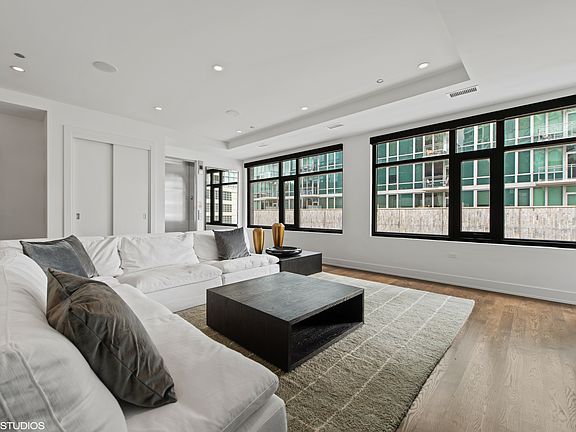 5th image of 668 N Kingsbury St APT 507