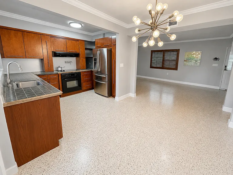 1741 SW 64th Ct — Photo 3