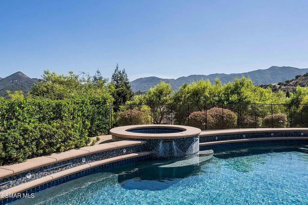 4 bed, 4.5 bath, 5301 sqft, $25,000 — Photo 3