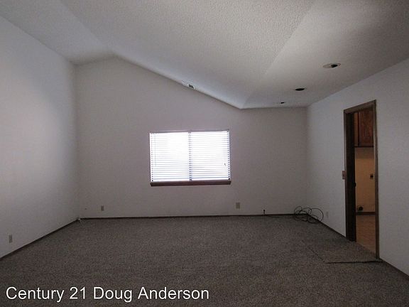 4th image of 3241 Larwood Dr
