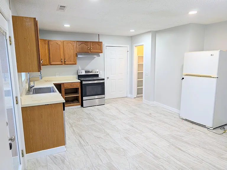 130 Hillside Dr — Photo 7