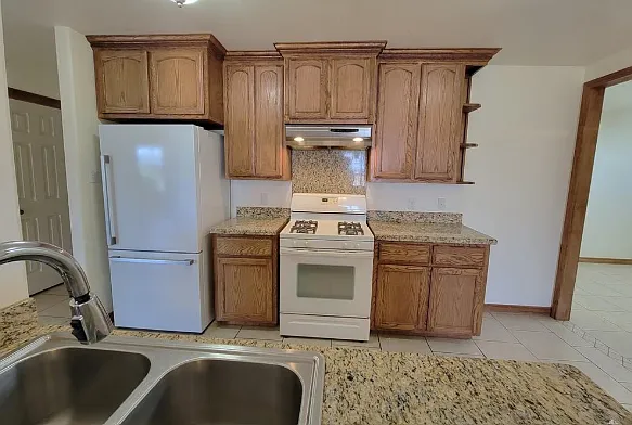 5 bed, 2115 sqft, $1,950 — Photo 4
