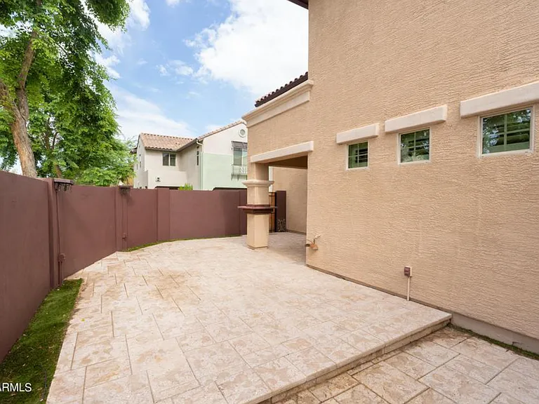 2552 E Boston St — Photo 19