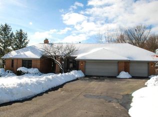 2109 Hunters Run Dr NE, Ada, MI 49301