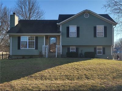 1044 NE Carousel Ln, Lees Summit, MO, 64086