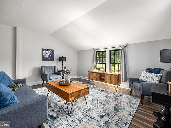 4th image of 211 Walnut St