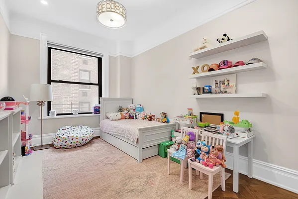 Sold by Douglas Elliman | media 22