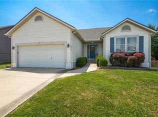 846 SW Country Hill Dr, Grain Valley, MO 64029