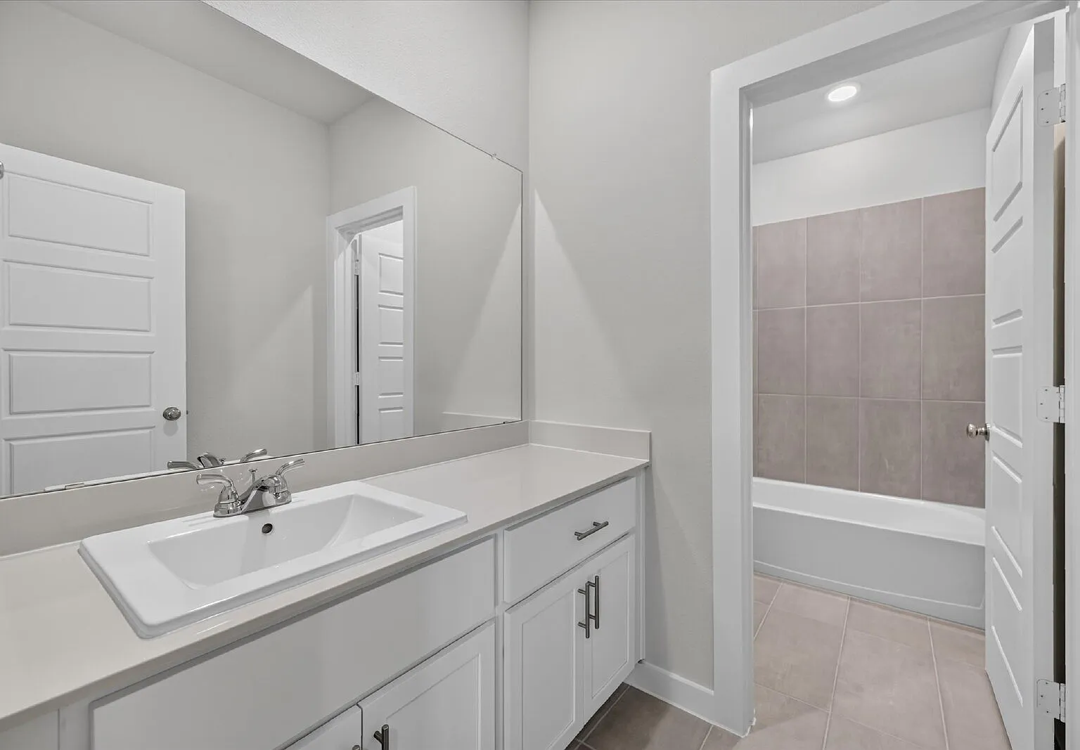 6 bed, 4.0 bath, 3000 sqft, $3,950 — Photo 4