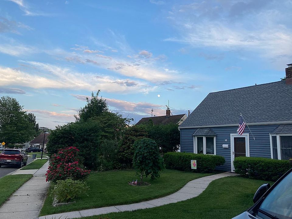 1st image of 10 Hunt Ln