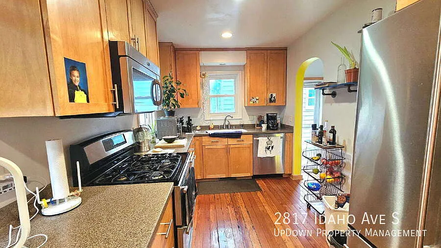 3-Bedroom Oasis with 2 Full Baths in Saint Louis Park 1,511 Sq. Ft. of Comfort 9/5. — Photo 4