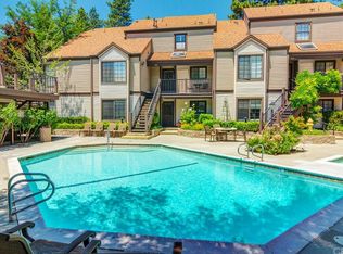 102 Village Rd APT 1, Lake Arrowhead, CA 92352