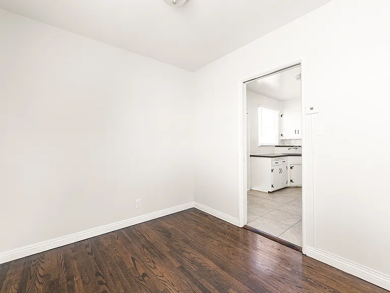 12309 Oxnard St #3 — Photo 8
