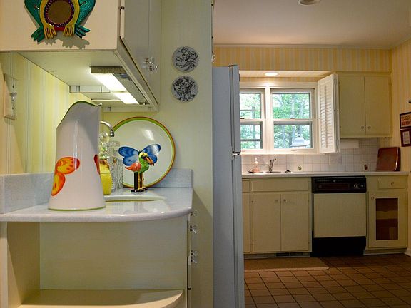5th image of 2094 Arrowhead Dr