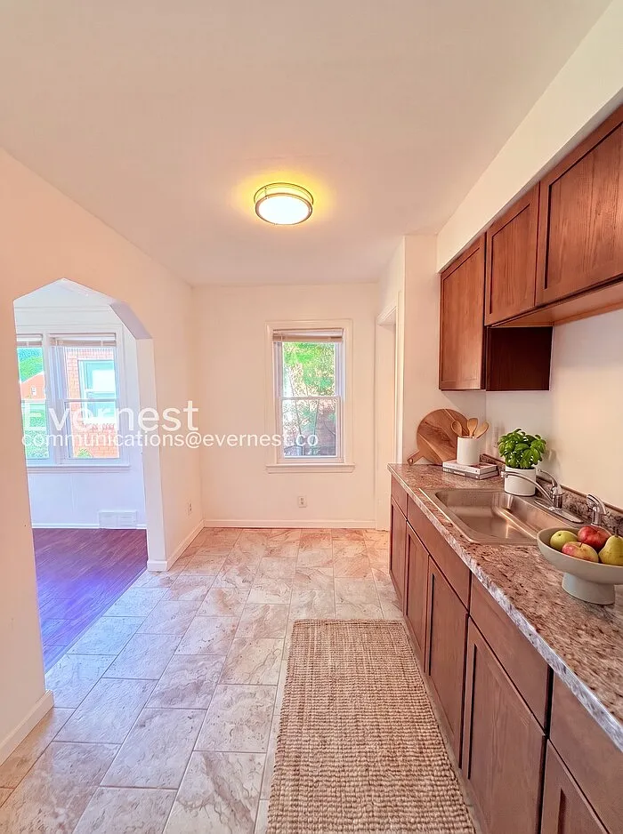 3 bed, 2.0 bath, 1008 sqft, $1,495 — Photo 4