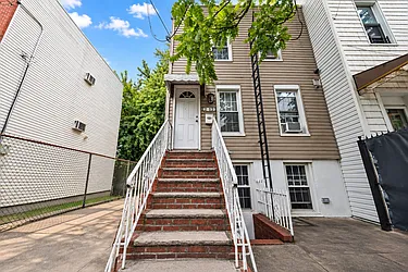 212 Bradford Street