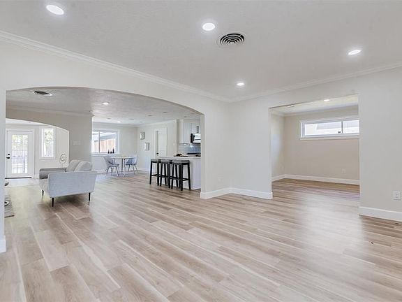 5th image of 9418 Cliffwood Dr