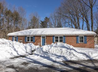 82 Durham Rd, Freeport, ME 04032