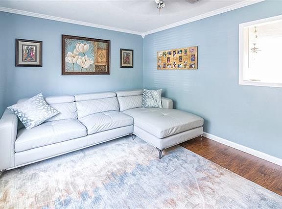 5th image of 413 Simmons Dr