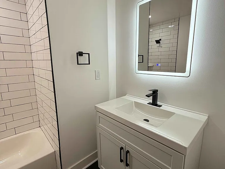 1012 W Lanvale St #1 — Photo 8