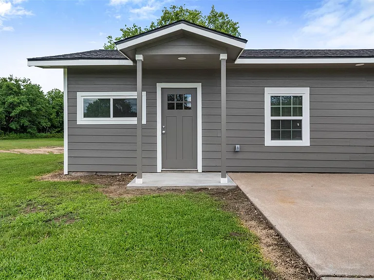 2140 County Road 235 — Photo 2
