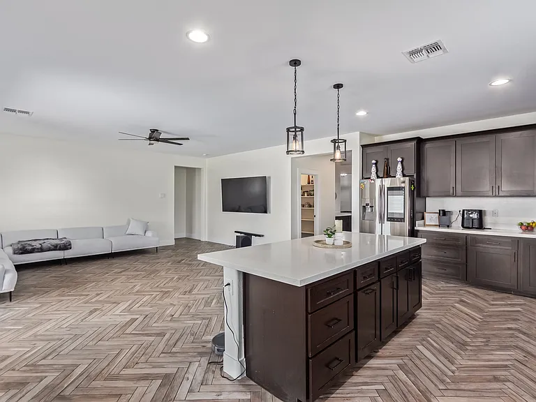 12152 W Winslow Ave — Photo 16