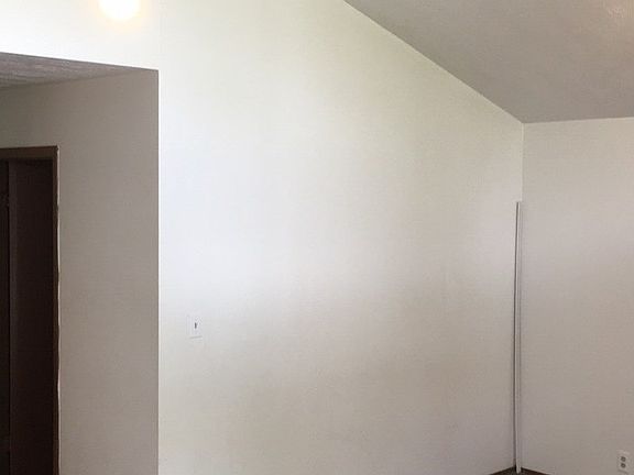 4th image of 2775 S Claybourne Ave