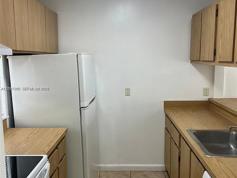 8610 N Sherman Cir #504 — Photo 2