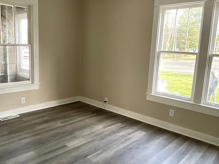 1254 S Chicago Ave — Photo 8