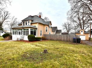 313 W Cook St, New London, WI 54961