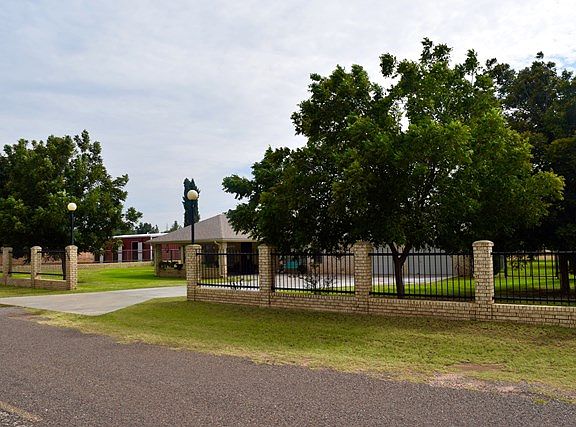 2nd image of 4006 Kniffen Dr