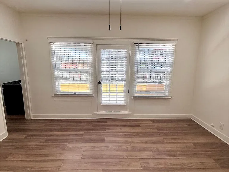 2805-2813A S Vermont Ave — Photo 19