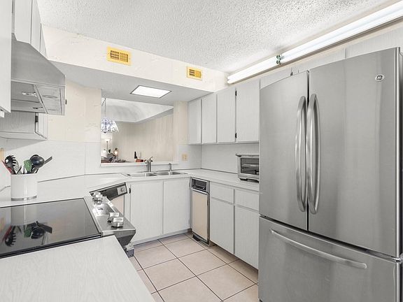 5th image of 23395 Carolwood Lane #4403
