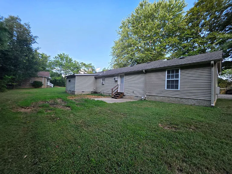 1050 Woody Ln #B — Photo 8
