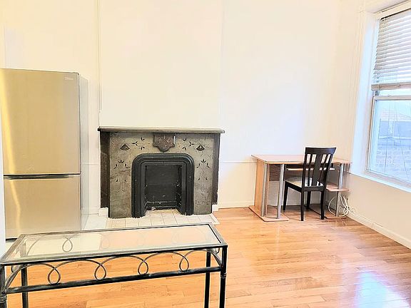 3rd image of 851 Lexington Ave #3R