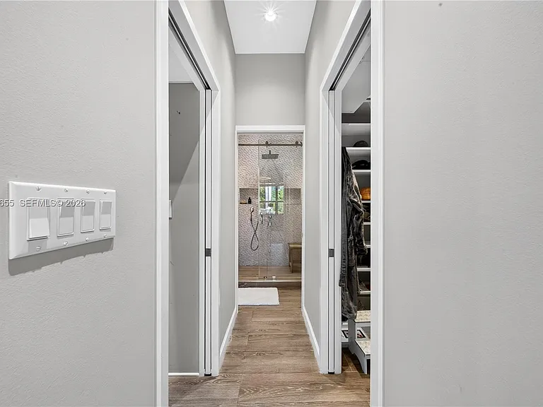 460 W Dilido Dr — Photo 21