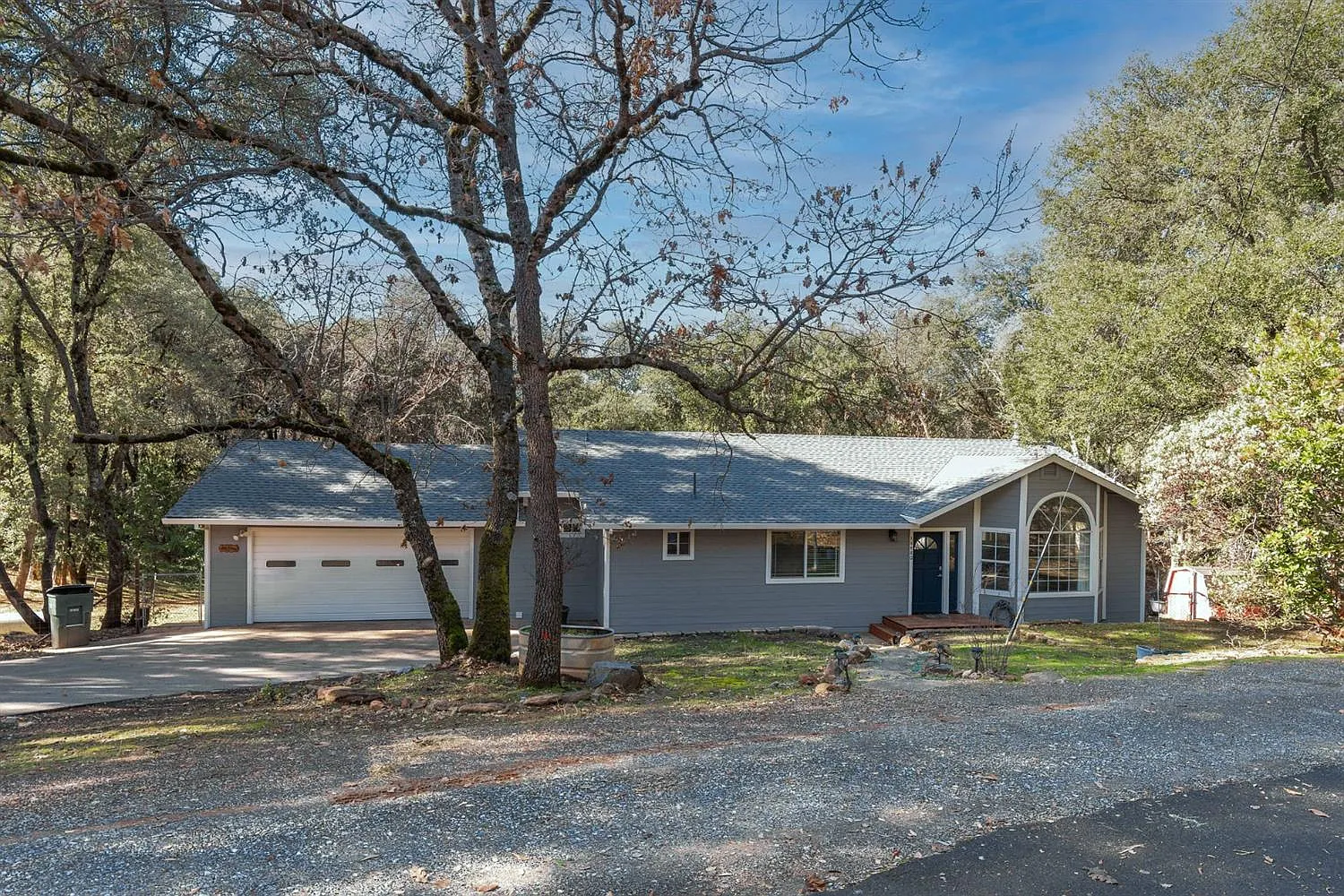 18480 Sugar Pine Dr photo 1