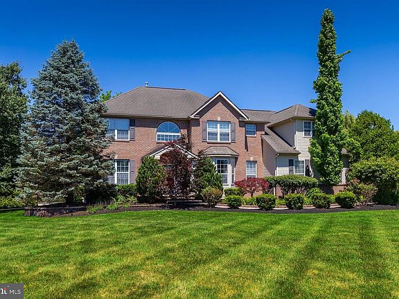 4th image of 208 Hickory Ln