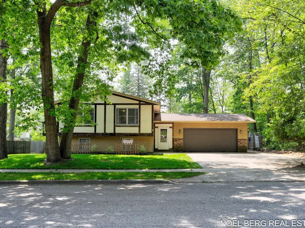 1710 Dykhouse Ave, Grand Haven, MI 49417
