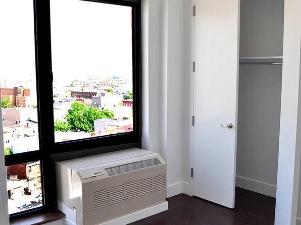 991 Willoughby Avenue image 8 of 8