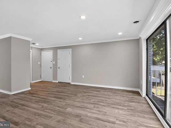 2nd image of 3234 Hewitt Ave Unit 3-4