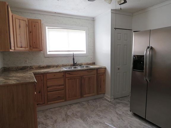 4th image of 14 Oak St