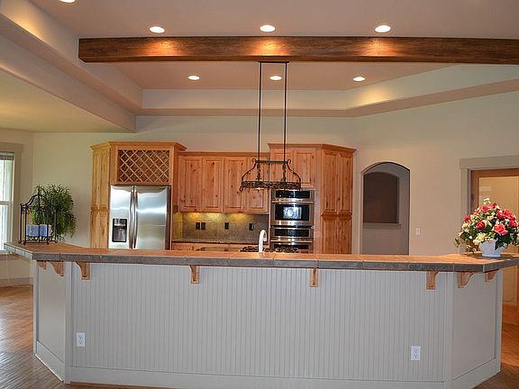 Beautiful Kitchen w/ island