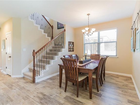 5th image of 215 Vallecito Dr
