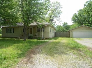 905 E 10th St, Cherryvale, KS 67335